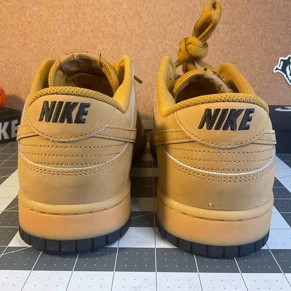 Nike dunk retro
*wheat gum
brand new
NWOT - Picture 5 of 11